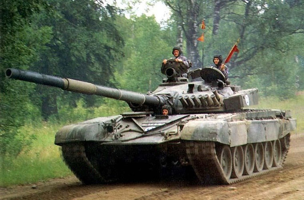 Gia xe tang T-72 o Dong Au chi hon...1 ty VND