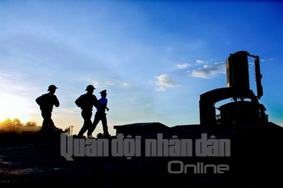 Anh dep Su doan Phong khong 377 bao ve Truong Sa-Hinh-6