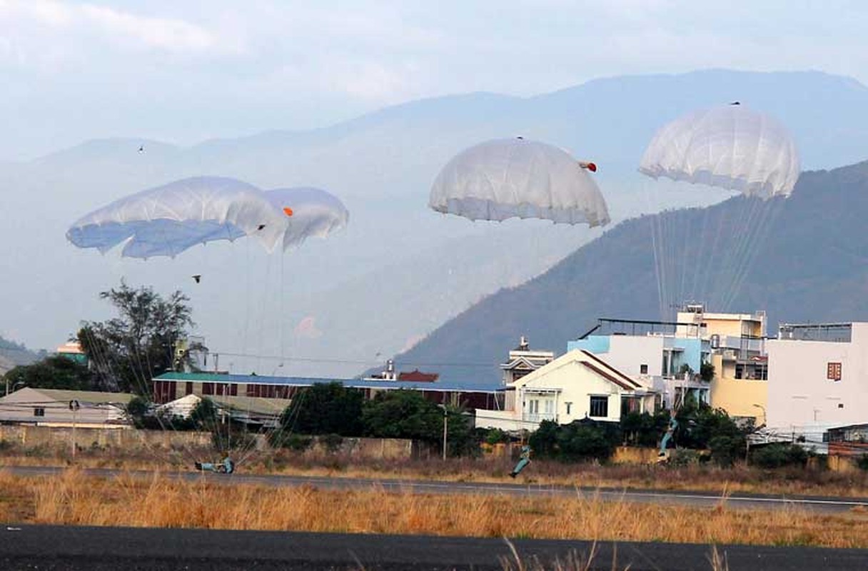 Tan mat phi cong nhay du tren bau troi Nha Trang-Hinh-8