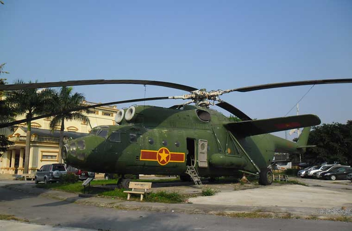 Tan mat ben trong truc thang khong lo Mi-6 cua Viet Nam-Hinh-10