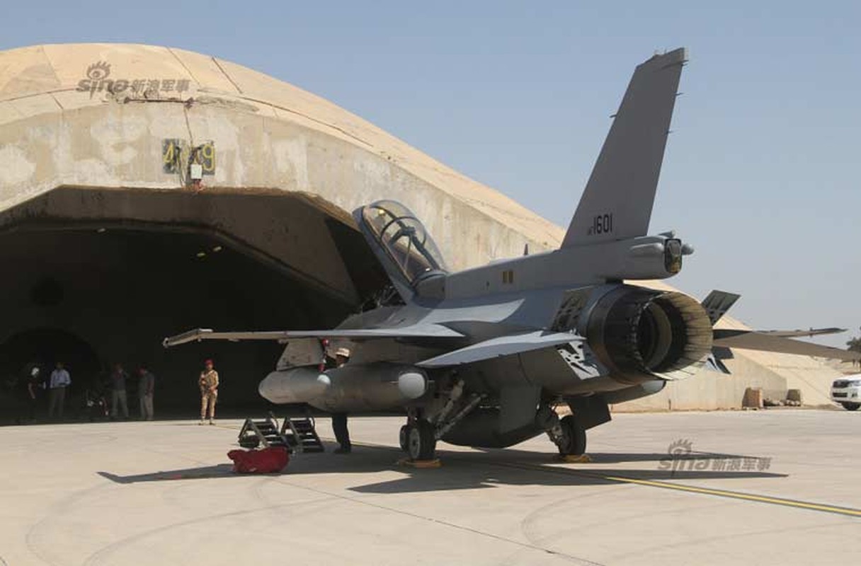 Tiem kich F-16IQ da ve toi Iraq, tham chien chong IS-Hinh-4