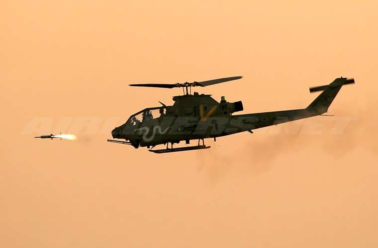 Suc manh truc thang AH-1F sap tham gia danh IS-Hinh-10