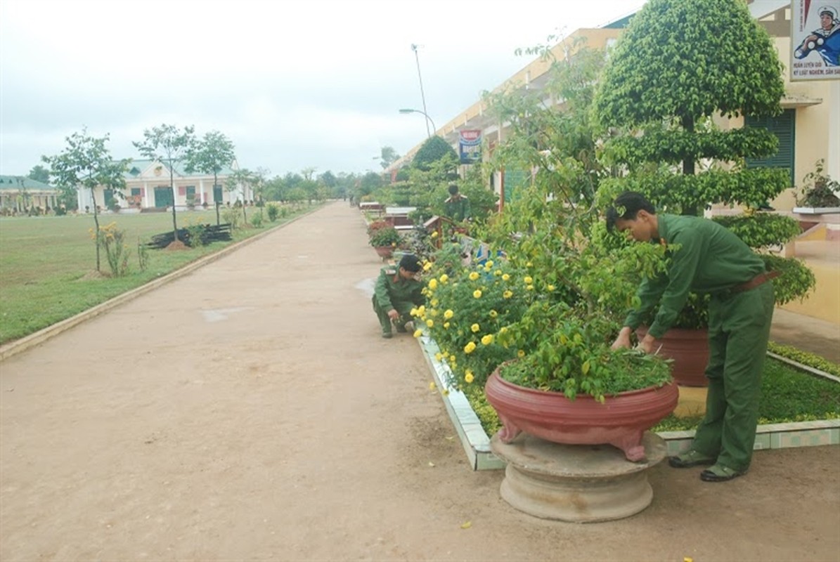 Chiem nguong doanh trai cac trung doan bo binh QDNDVN-Hinh-9