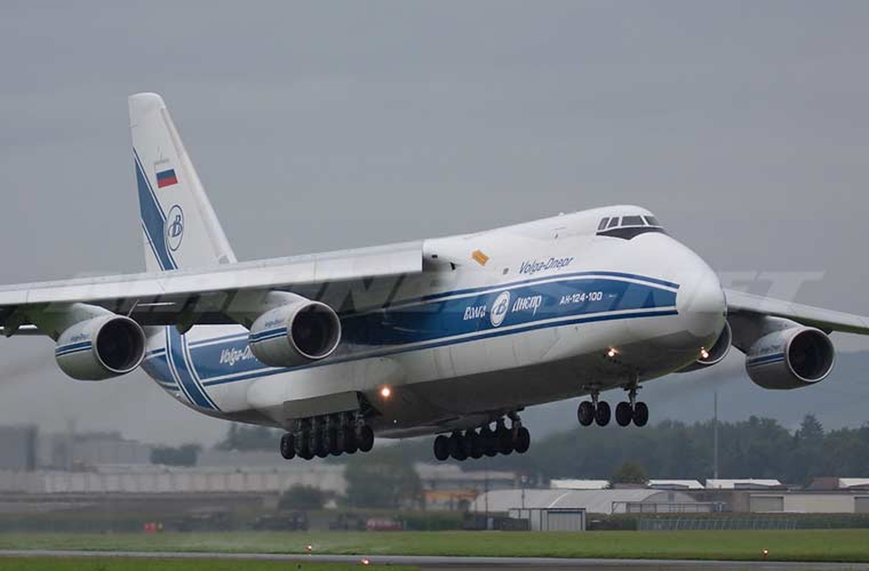 Lo bi mat trong mui sieu co An-124 cua Nga-Hinh-8