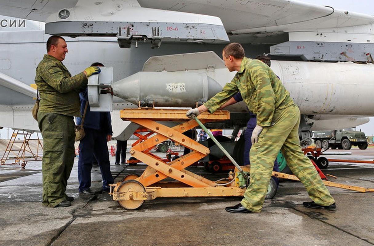 Muc kich deo bom cho may bay chien dau Su-24-Hinh-4