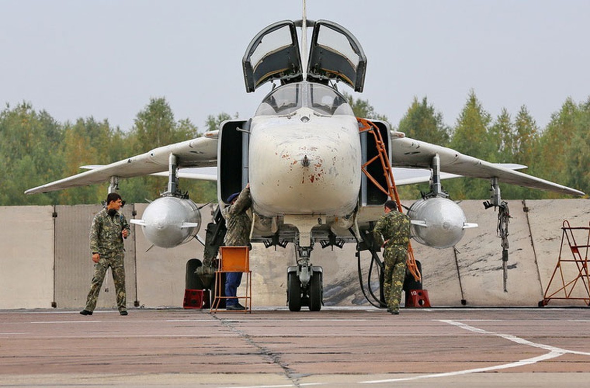 Muc kich deo bom cho may bay chien dau Su-24