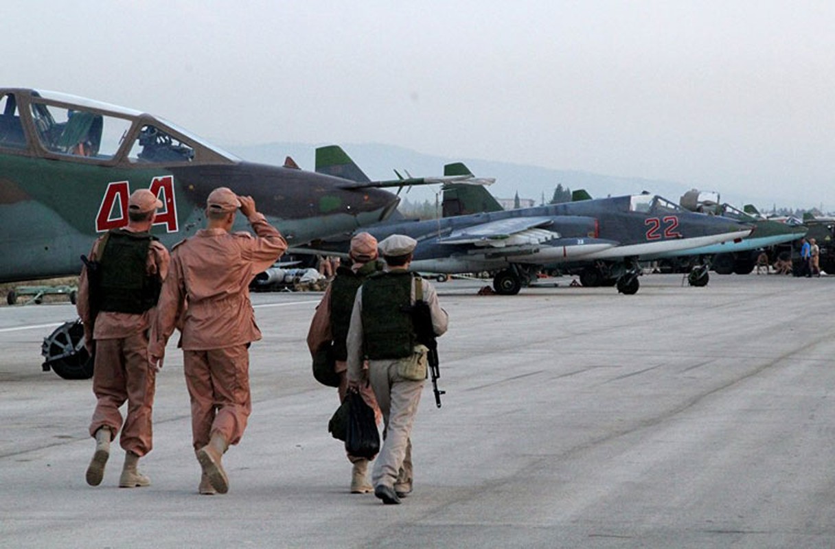 Bat ngo loai chien dau co Su-25 khong kich IS o Syria