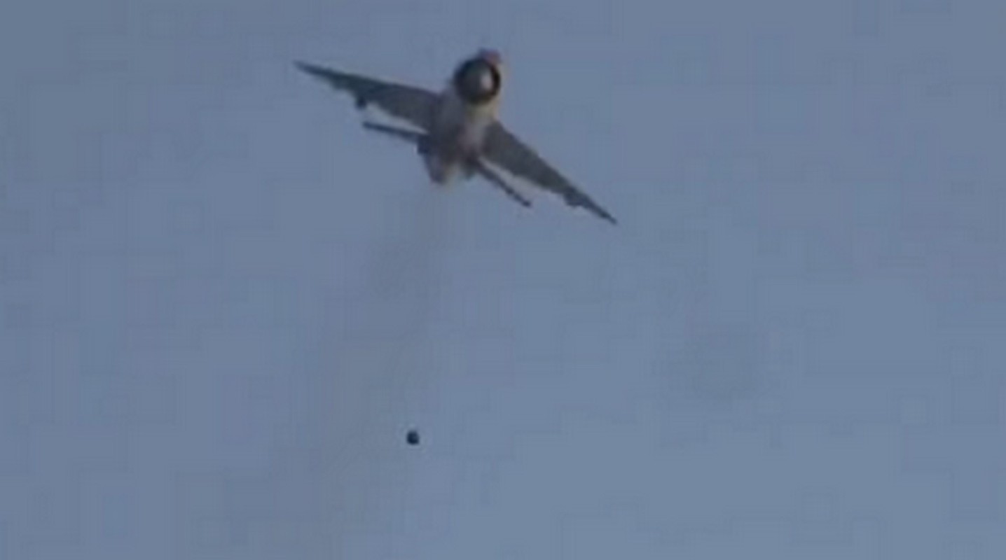 Ngac nhien tiem kich MiG-21 Syria oanh tac phien quan IS-Hinh-4