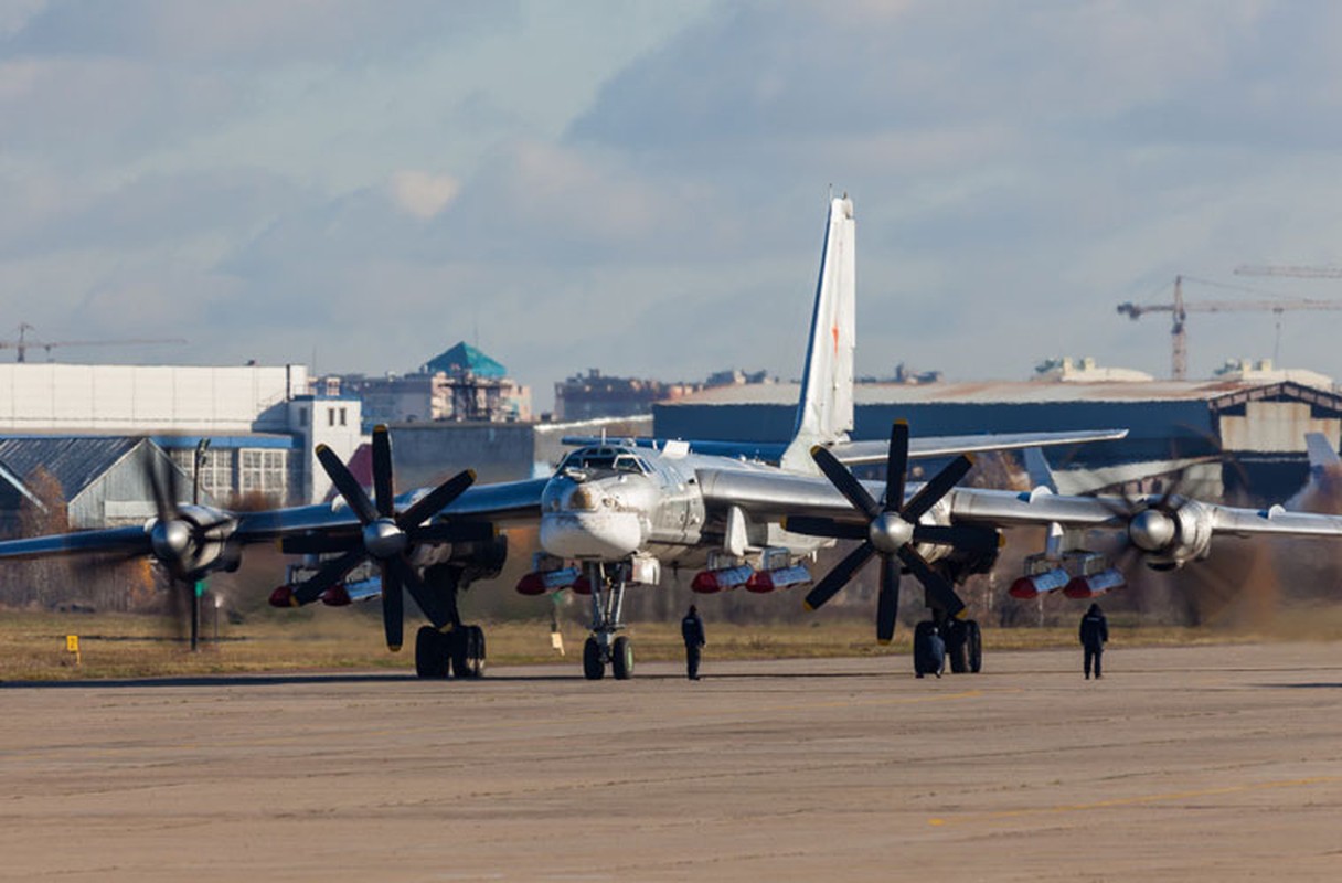 May bay Tu-95MS Nga co the phong ten lua huy diet IS?