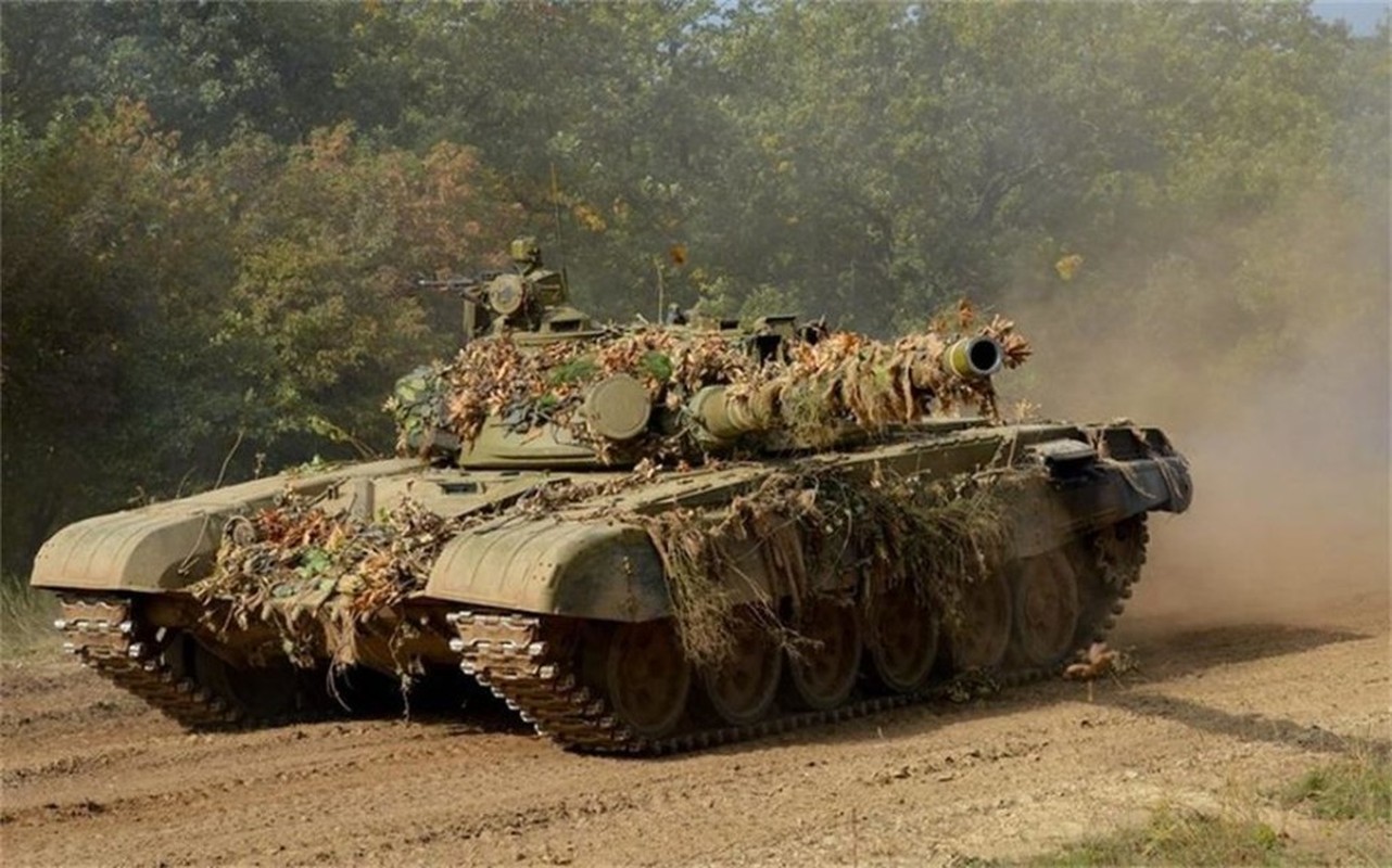 Can canh “bau vat” xe tang T-72 Hungary tap tran voi My
