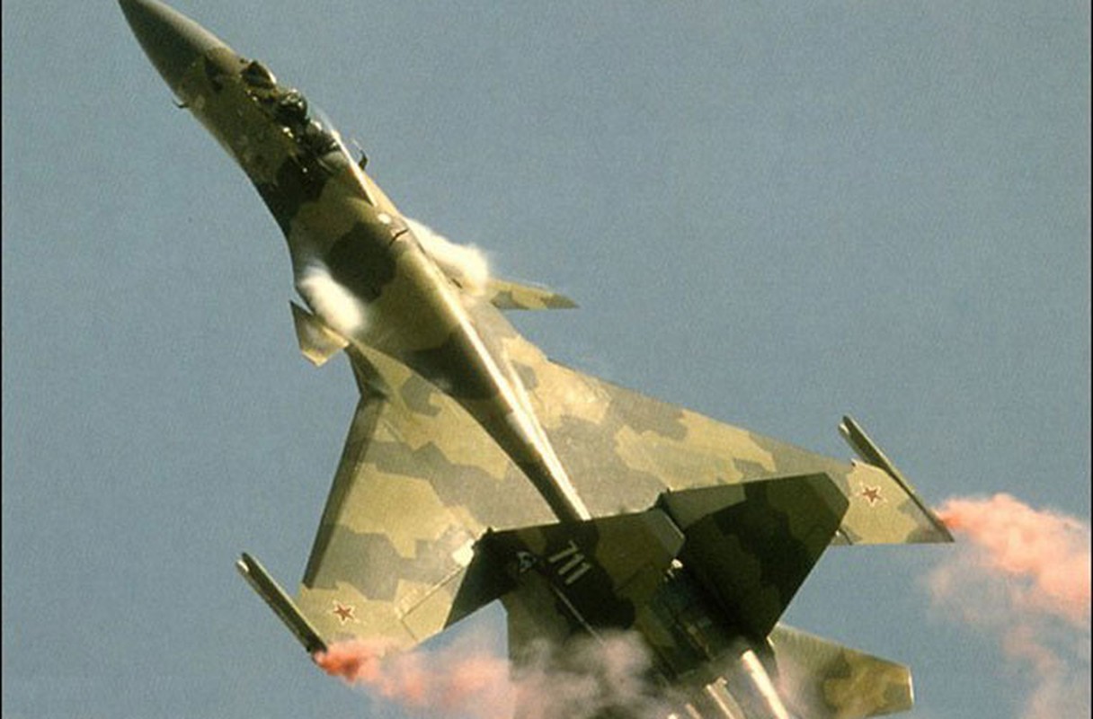 Tuong tan cong nghe tuyet dinh tren sieu co Su-37 Nga-Hinh-4