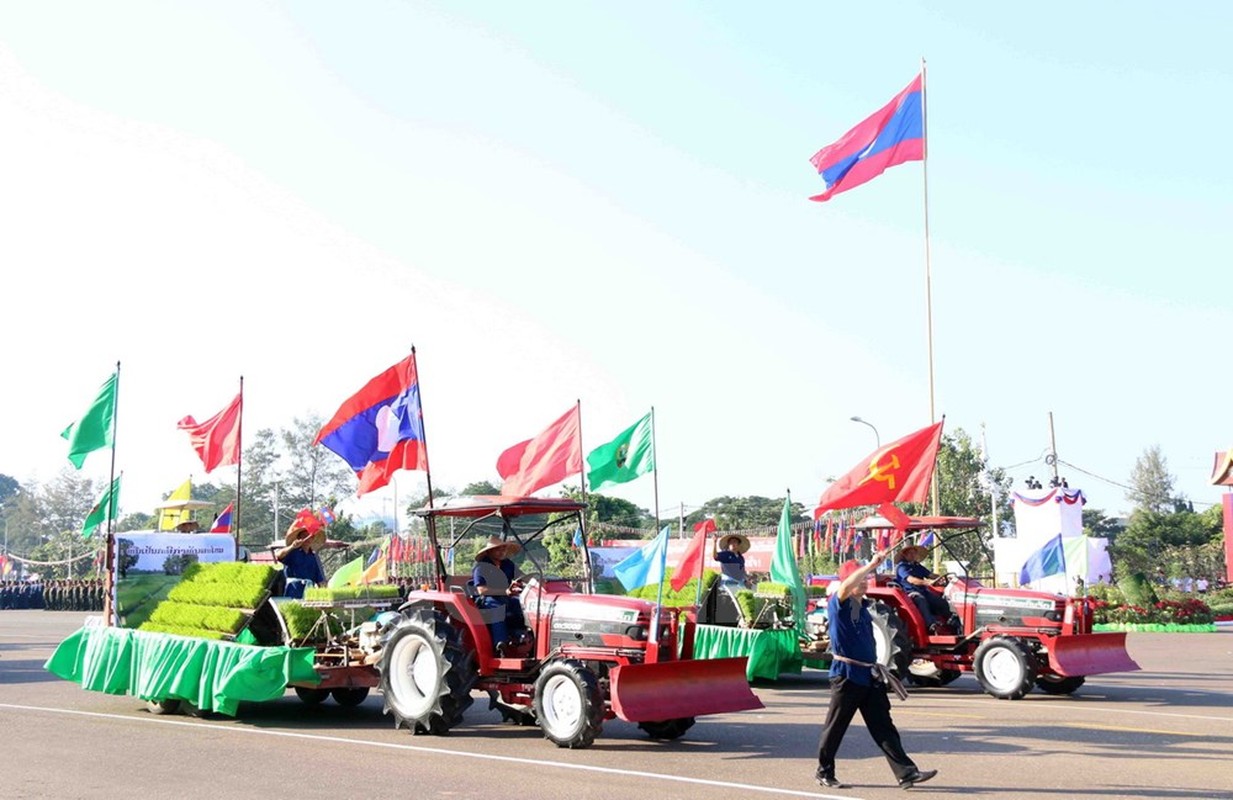 Muc kich Quan doi Lao dieu binh chao mung 40 nam Quoc khanh-Hinh-12