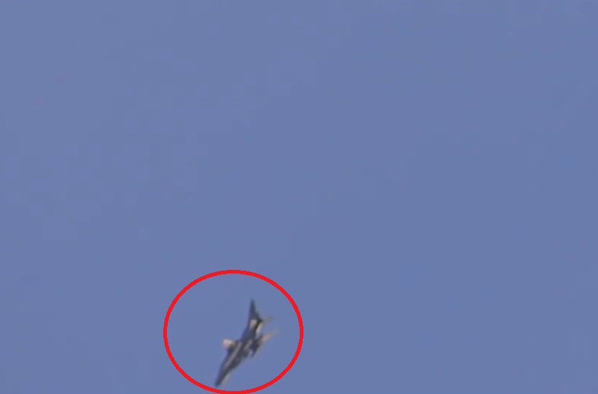 May bay nem bom Su-22 Syria sat canh Su-34 khong kich IS-Hinh-4