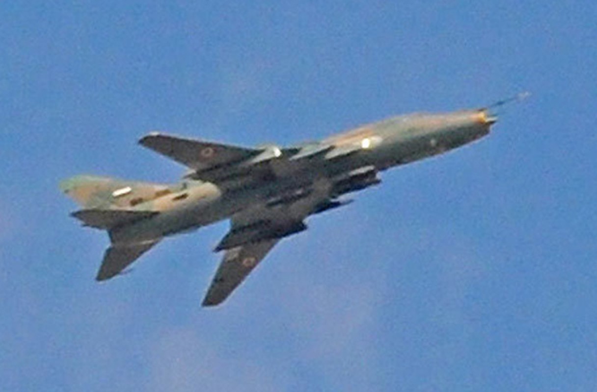 May bay nem bom Su-22 Syria sat canh Su-34 khong kich IS-Hinh-6