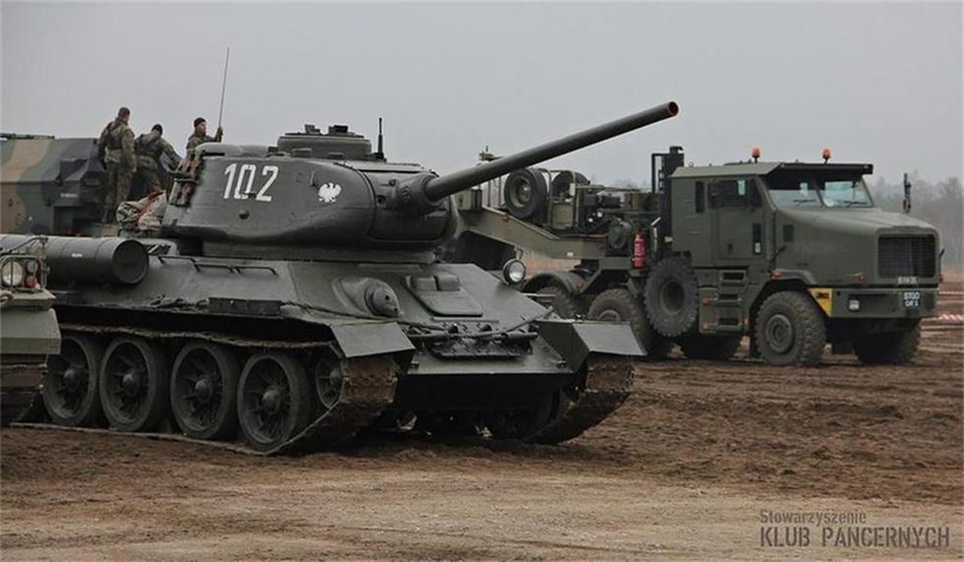 Muc kich xe tang T-34 tap tran voi…sieu tang Anh-Hinh-11