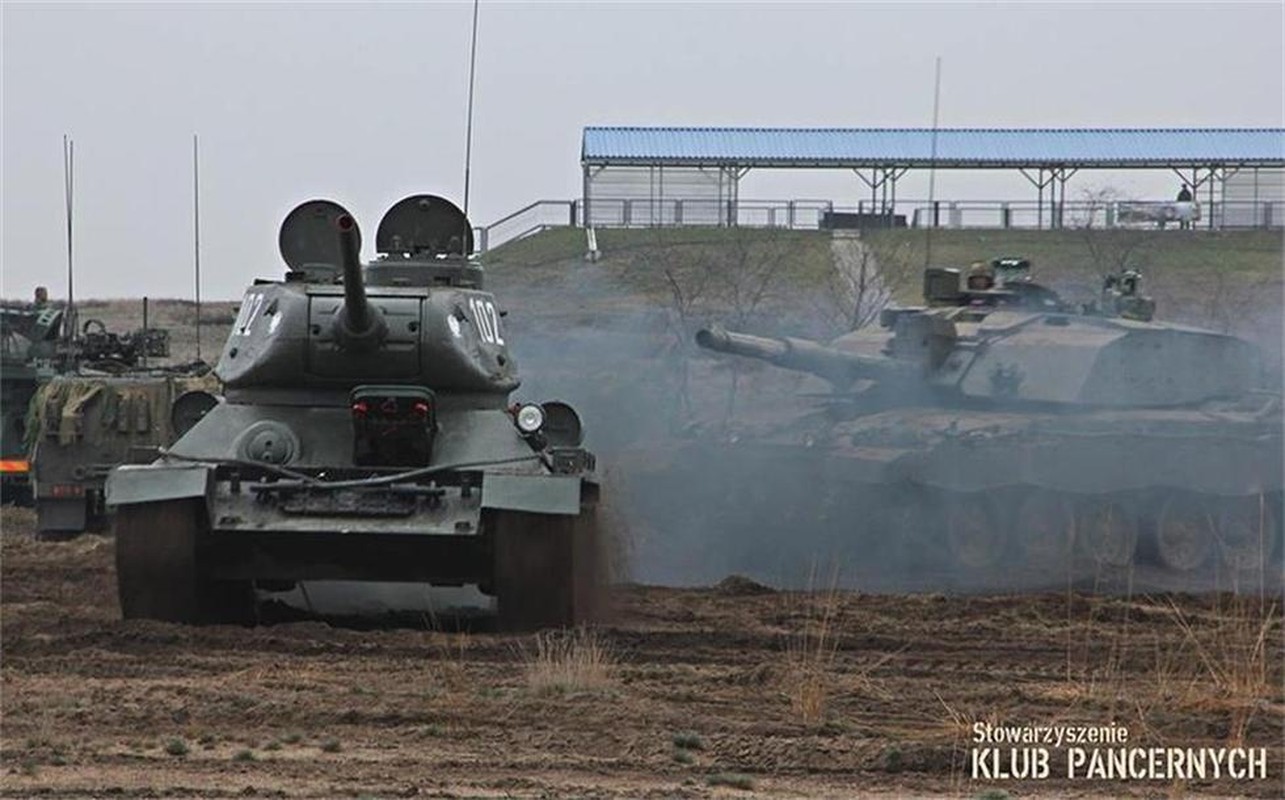 Muc kich xe tang T-34 tap tran voi…sieu tang Anh-Hinh-4