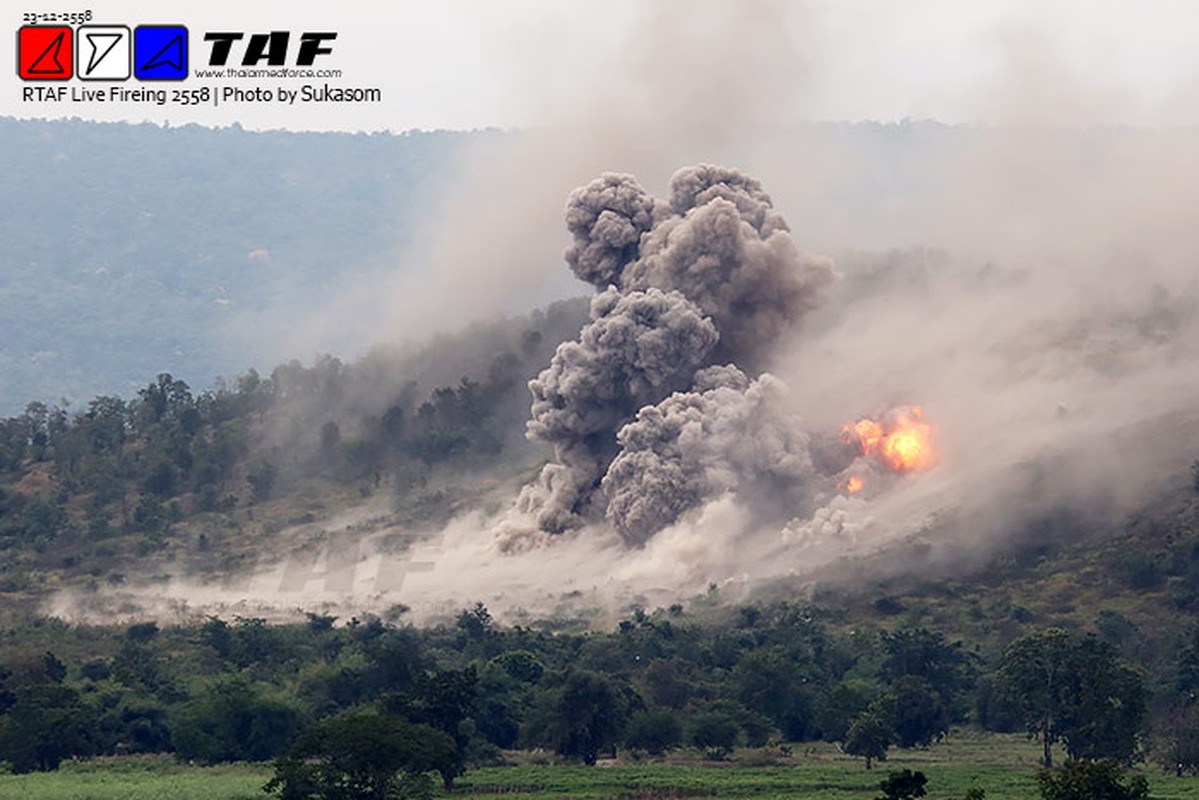 Theo doi tiem kich F-16 Thai Lan nem bom hoanh trang-Hinh-5