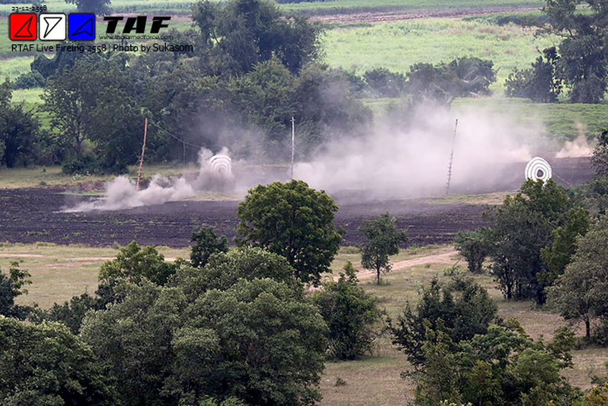 Theo doi tiem kich F-16 Thai Lan nem bom hoanh trang-Hinh-8