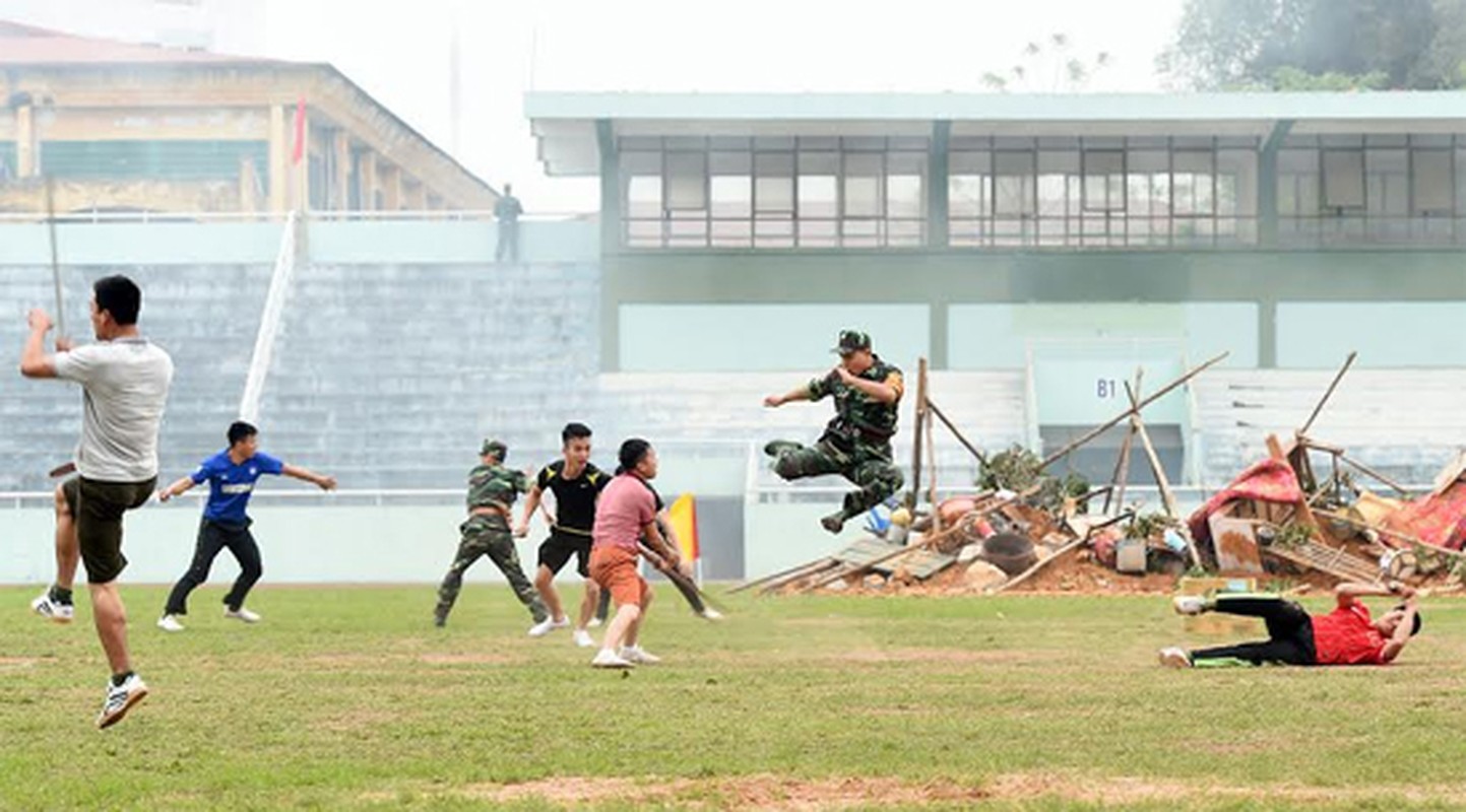 Tuong Thuong Van Toan khen ngoi vo thuat cua bo doi Bien phong Lang Son-Hinh-12