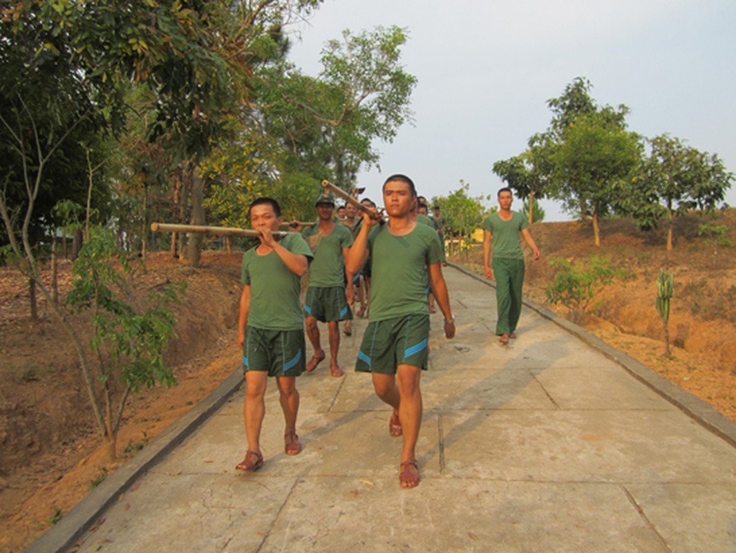 Mot ngay voi chien si bo binh QDND Viet Nam-Hinh-7