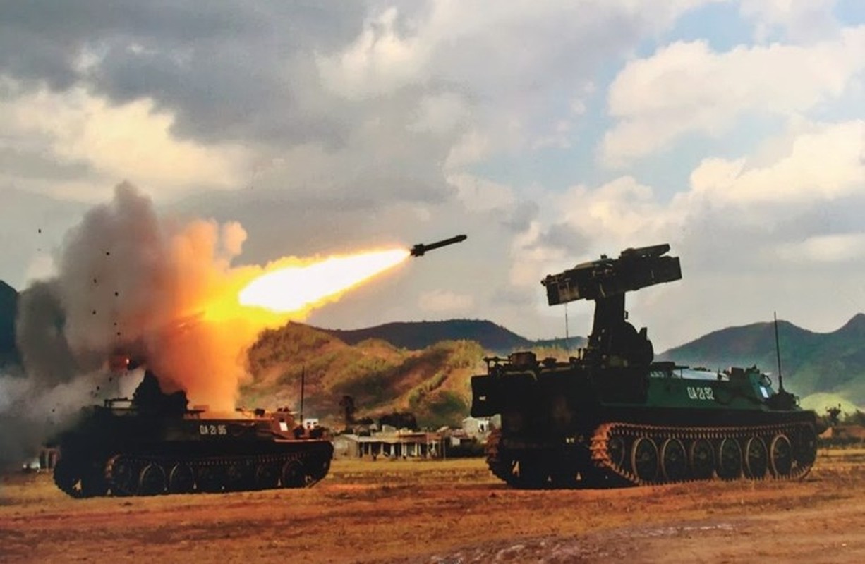 Viet Nam nen mua ten lua Tor-M2U de “ho ve” S-300?-Hinh-4