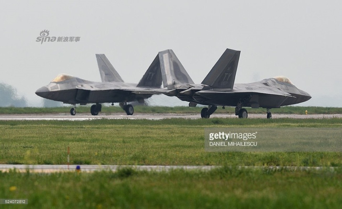 Anh MiG-21 sanh vai sieu tiem kich F-22 o Romania-Hinh-9