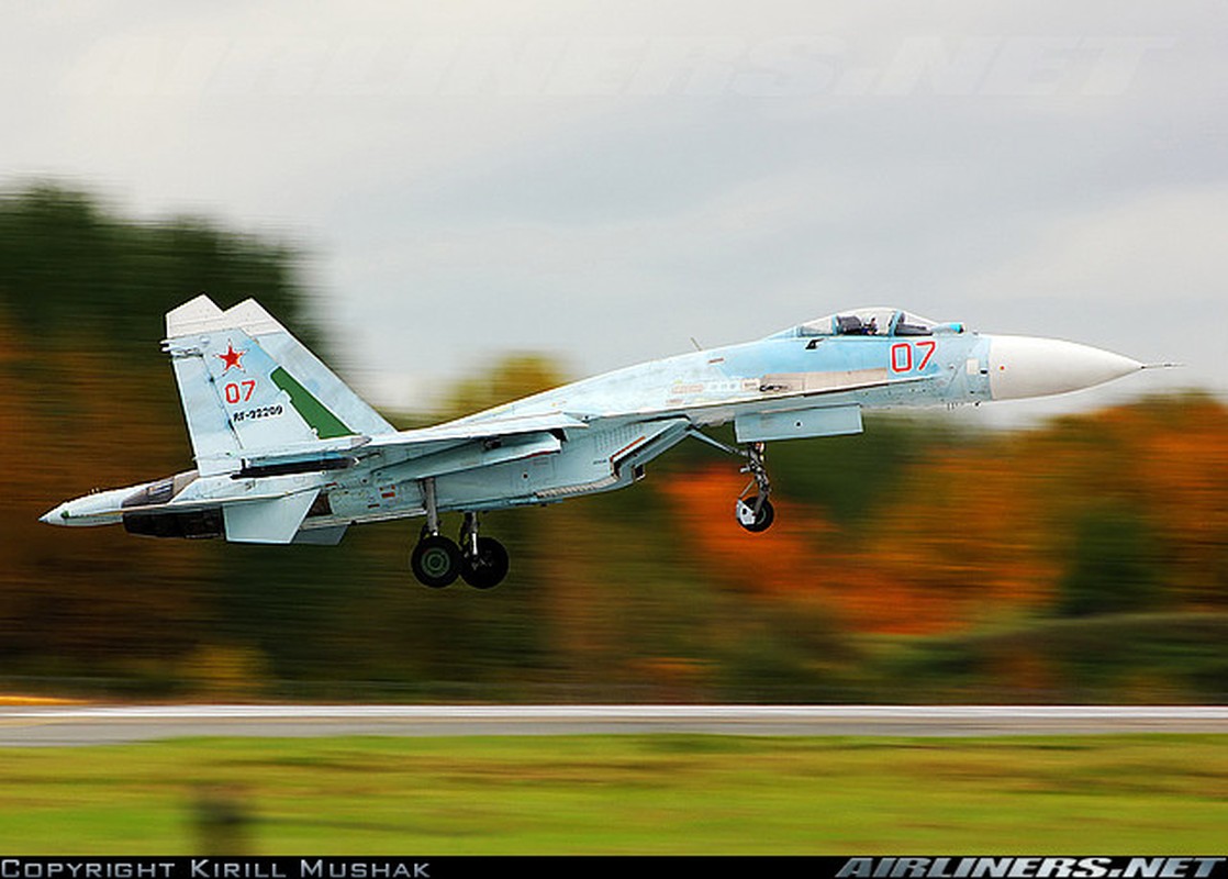 Nhin mat Sukhoi Su-27 danh chan may bay do tham My-Hinh-10