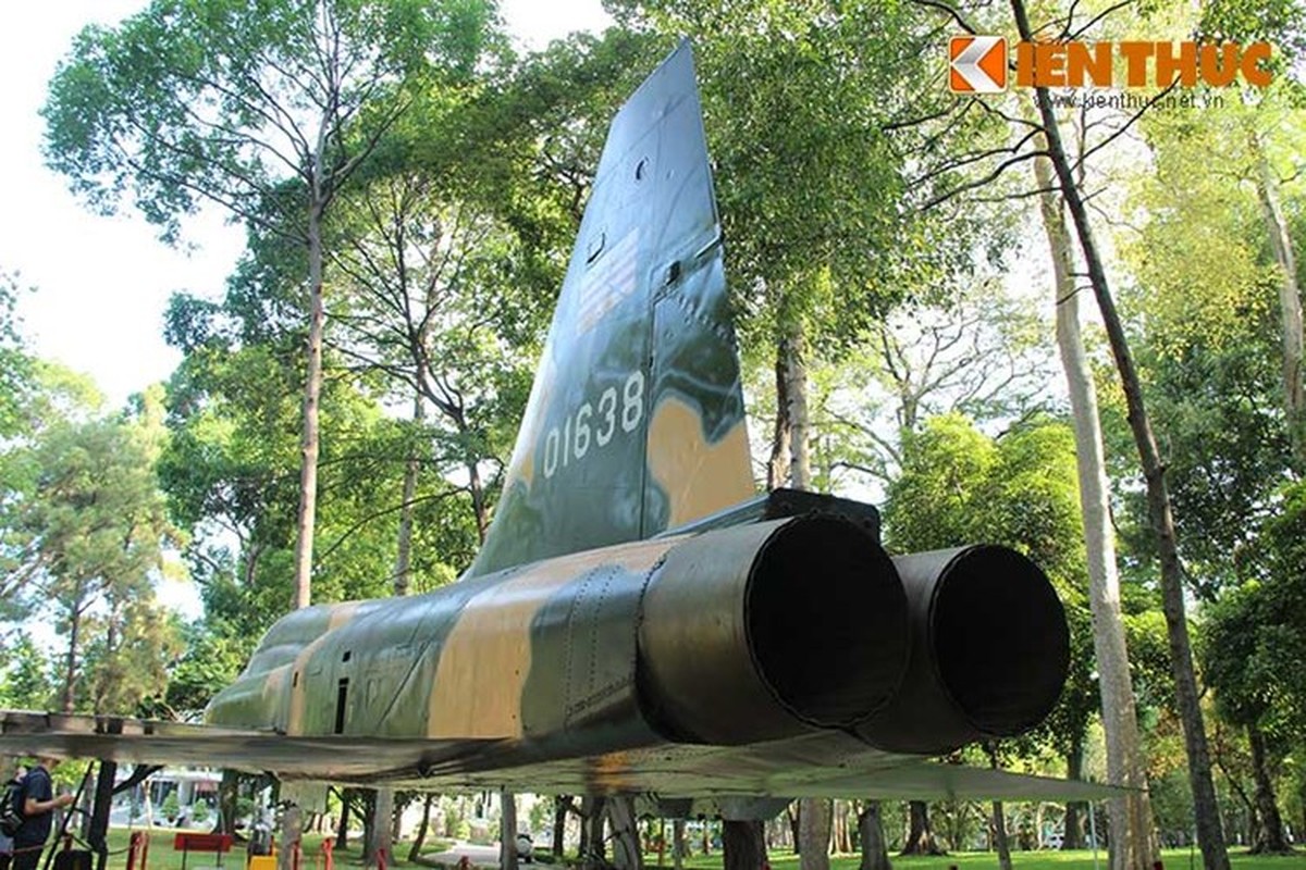 Tiem kich F-5E: Chien loi pham bat ngo nhat sau 1975-Hinh-6