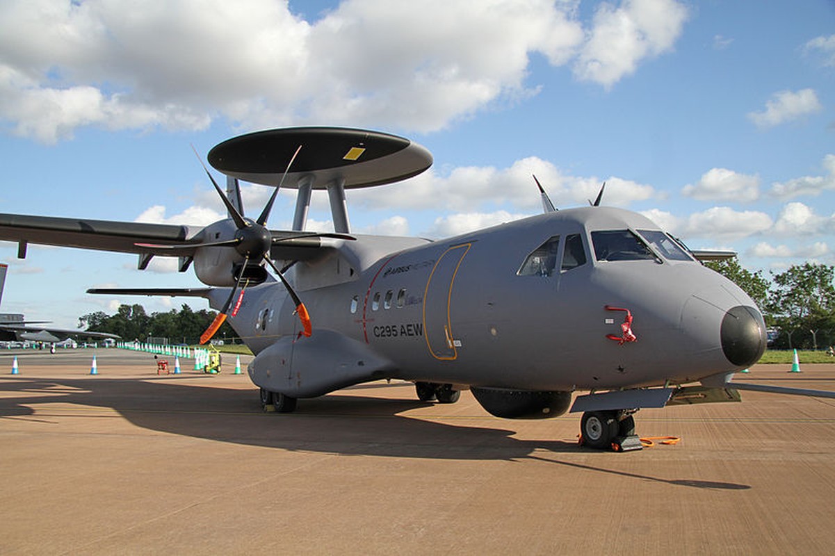 Ngac nhien Viet Nam mua may bay van tai CN-295 Indonesia-Hinh-9