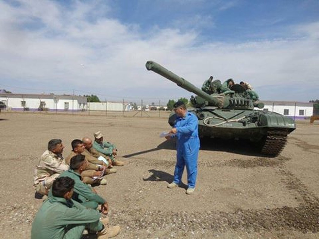 Anh: Iraq voi va tung T-72M1 ra mat tran chong IS-Hinh-4