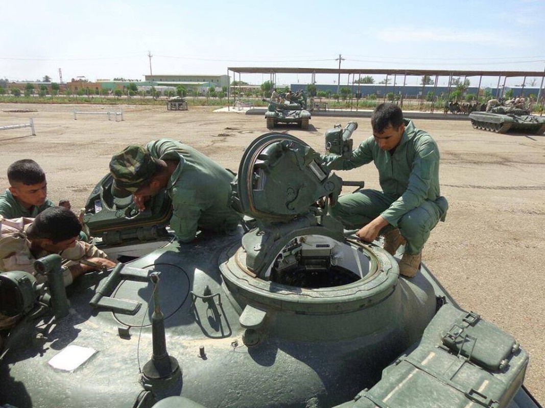 Anh: Iraq voi va tung T-72M1 ra mat tran chong IS-Hinh-5