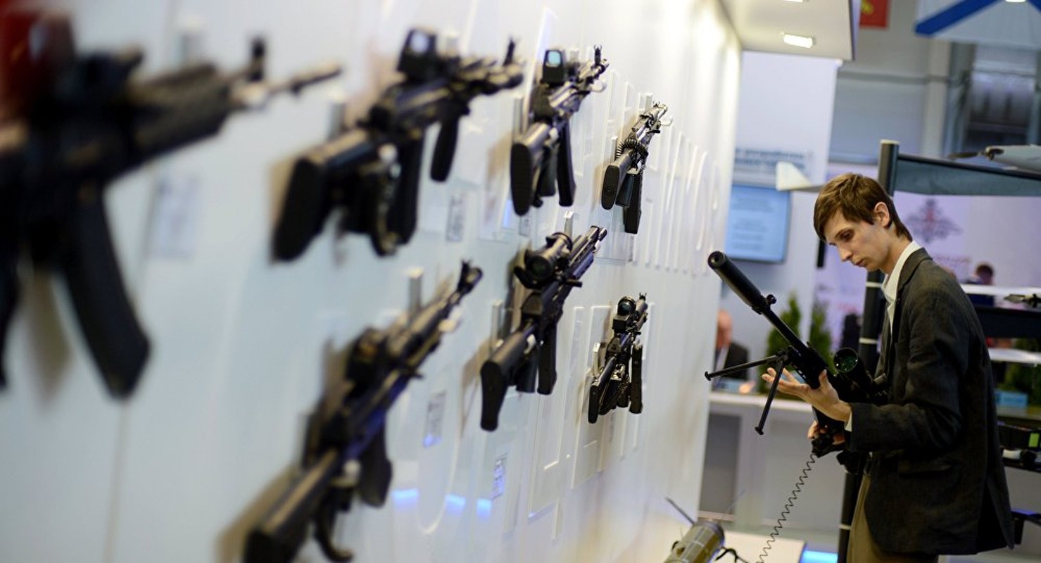 Kalashnikov mang sung “khung” nao toi Paris trong thang 6?