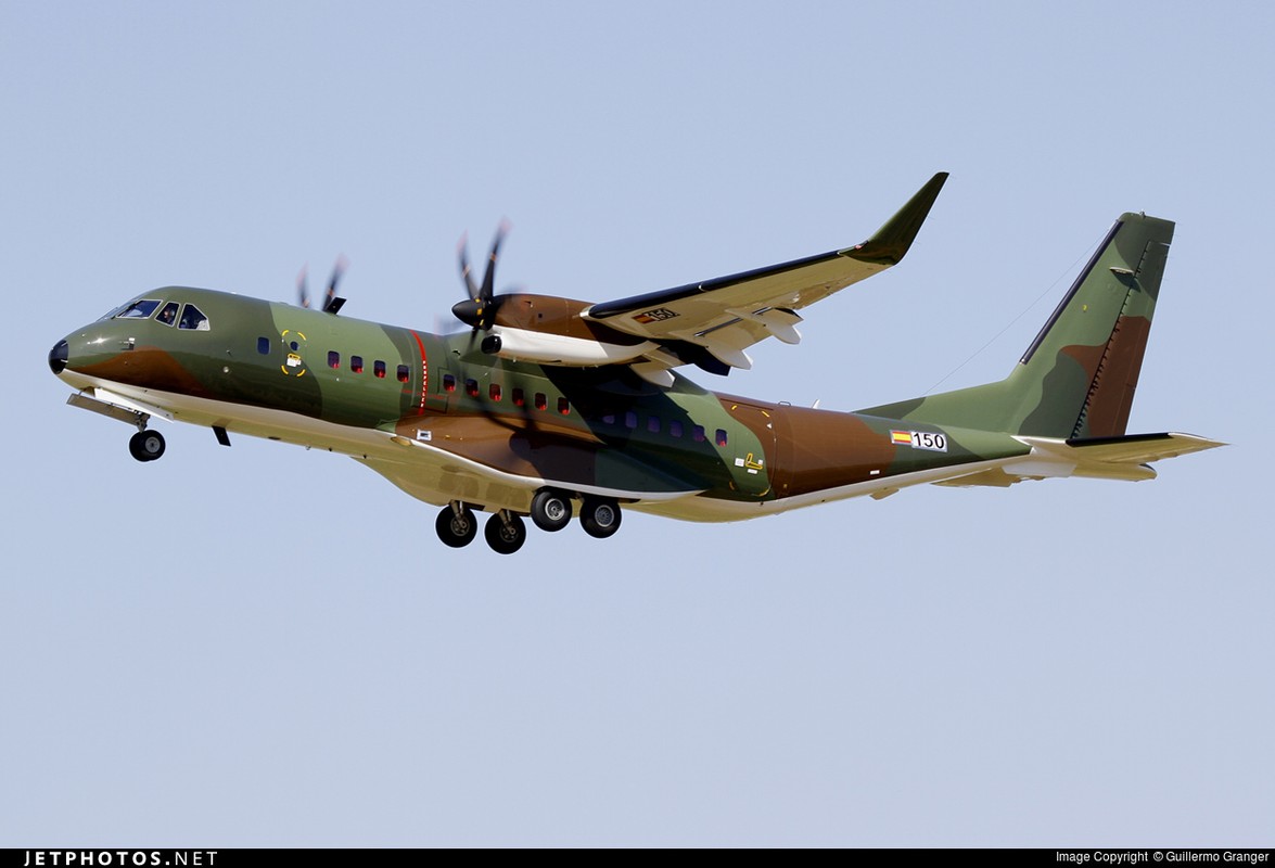 Them mot nuoc DNA “hoc” Viet Nam mua may bay C-295