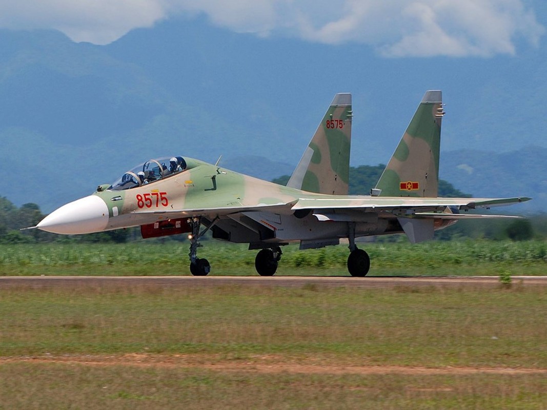 Tiem kich Su-27 cua Viet Nam bat ngo doi mau nguy trang-Hinh-3