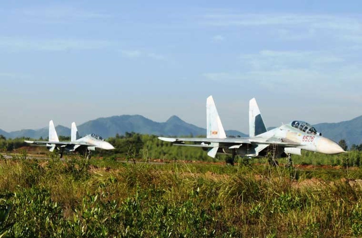 Tiem kich Su-27 cua Viet Nam bat ngo doi mau nguy trang-Hinh-5
