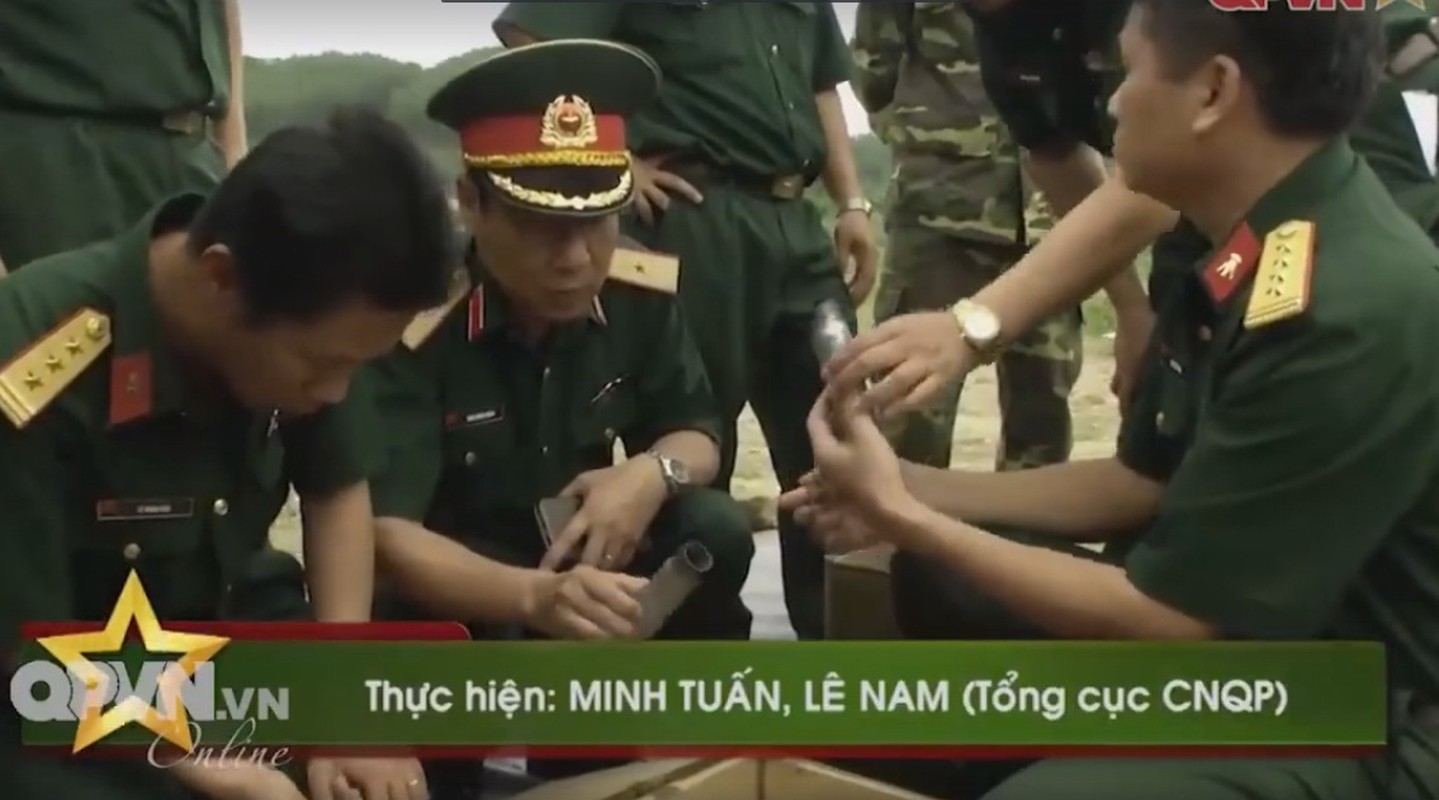 Ngac nhien khau phao da nong tren bo cua Viet Nam-Hinh-2