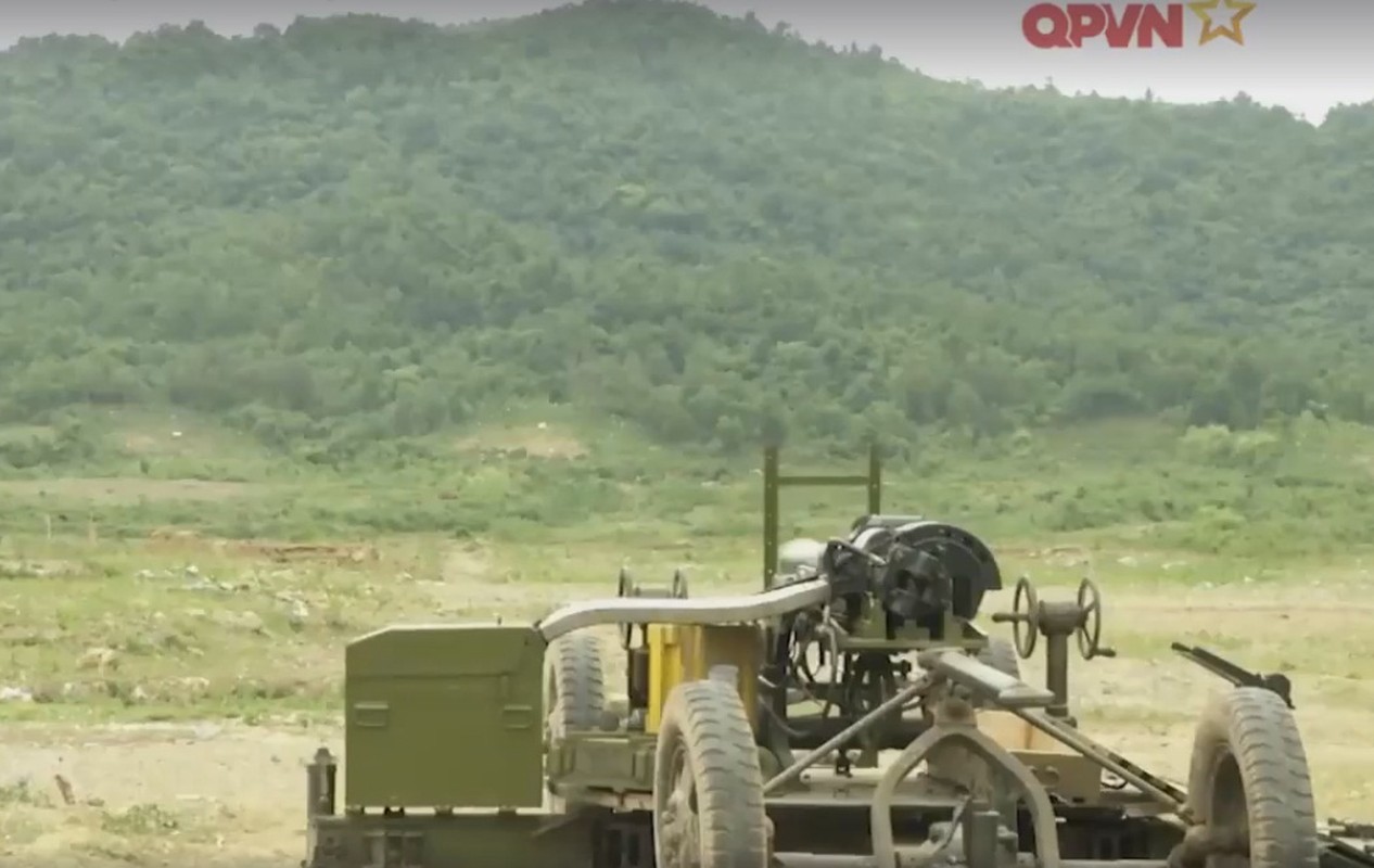 Ngac nhien khau phao da nong tren bo cua Viet Nam-Hinh-8