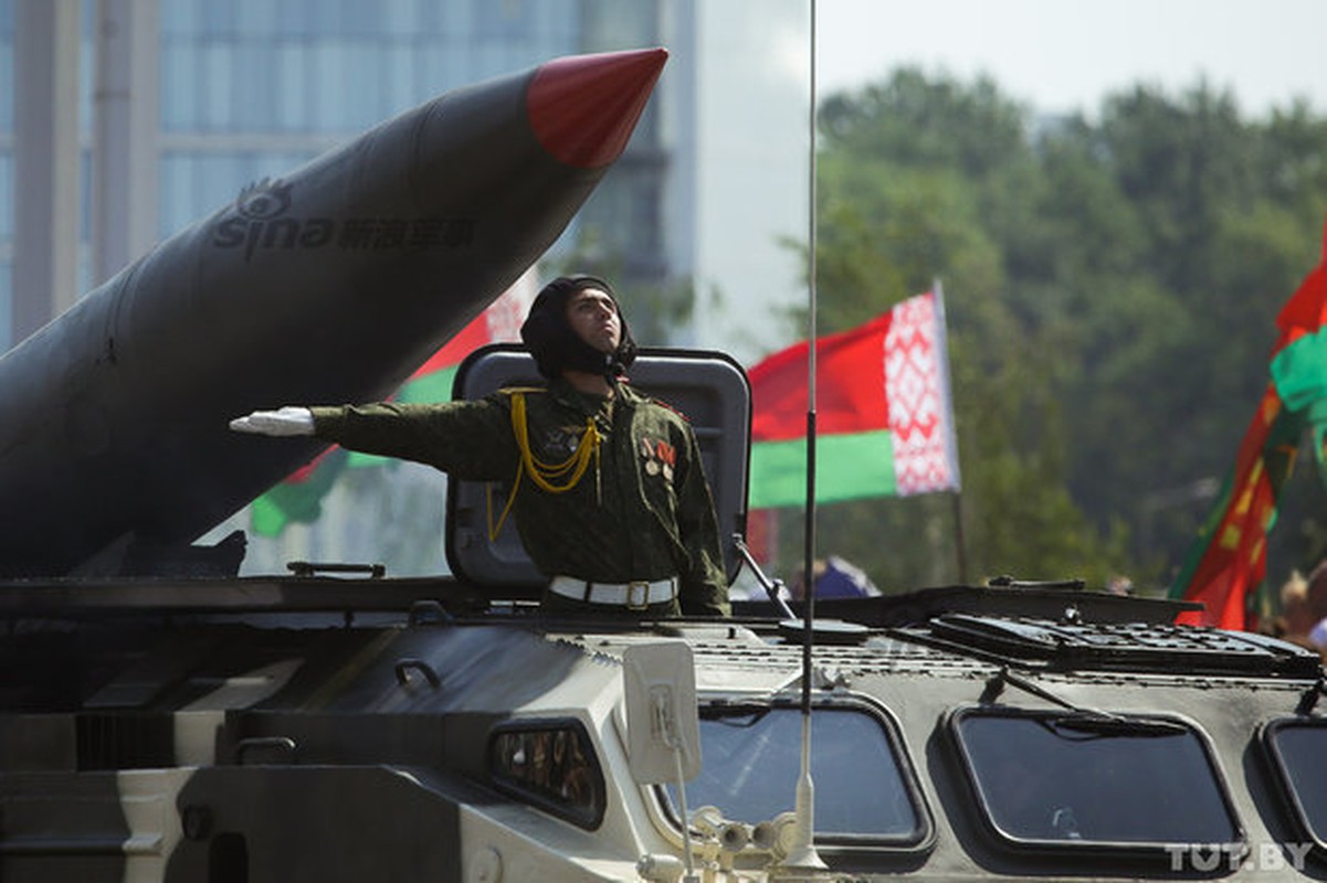 Ngam dan vu khi Quan doi Belarus duyet binh hoanh trang-Hinh-8