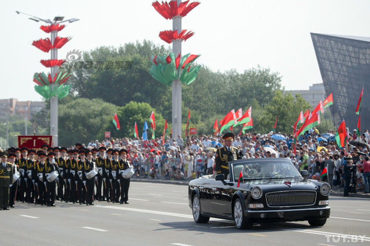 Ngam dan vu khi Quan doi Belarus duyet binh hoanh trang