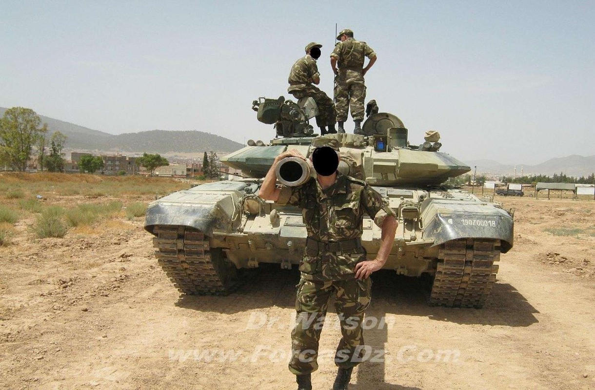 Anh: Nga ban giao lo xe tang T-90SA moi cho khach hang-Hinh-5