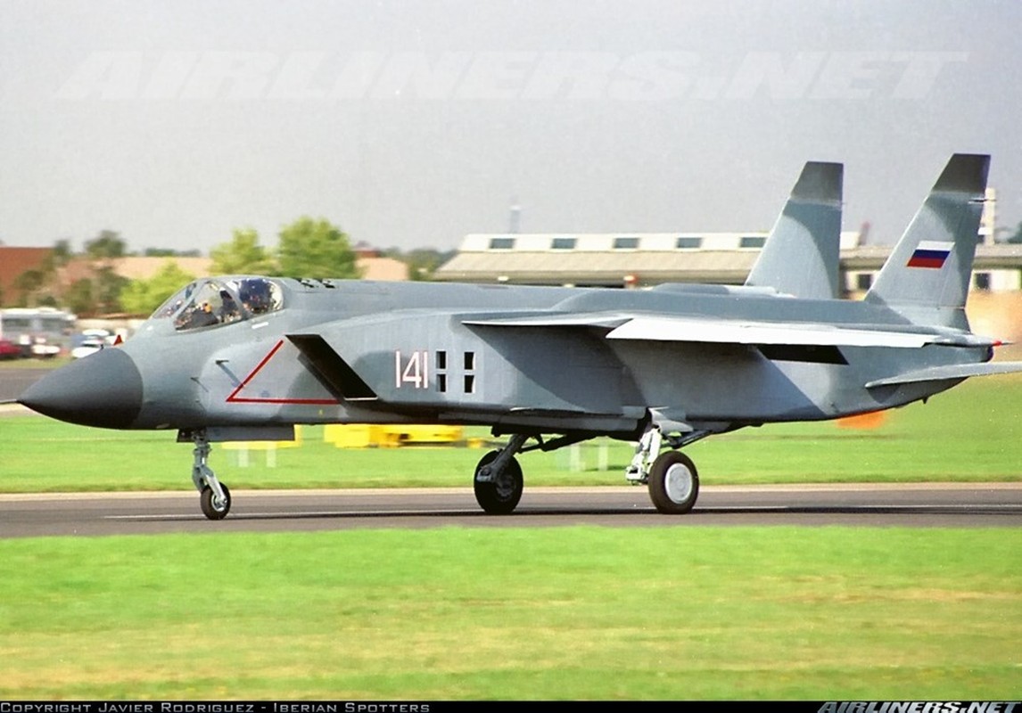 Tiec hui hui tiem kich ham VTOL Yak-141 cua Nga-Hinh-11