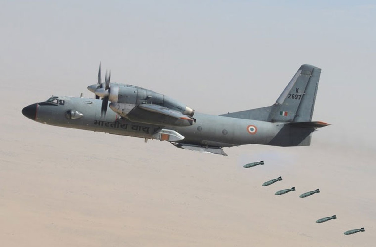 Ngac nhien: Iraq cai tien van tai co An-32B mang bom danh IS-Hinh-9