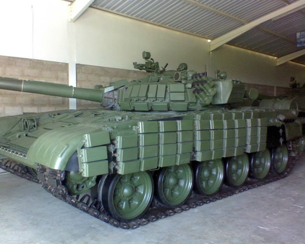 Xe tang T-72B1 Nga moi giao cho khach hang co gi la?-Hinh-2