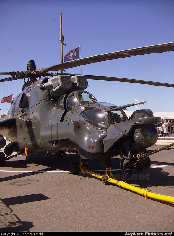 Khiep dam hinh dang “xe tang bay” Mi-24 cua…Nam Phi-Hinh-5