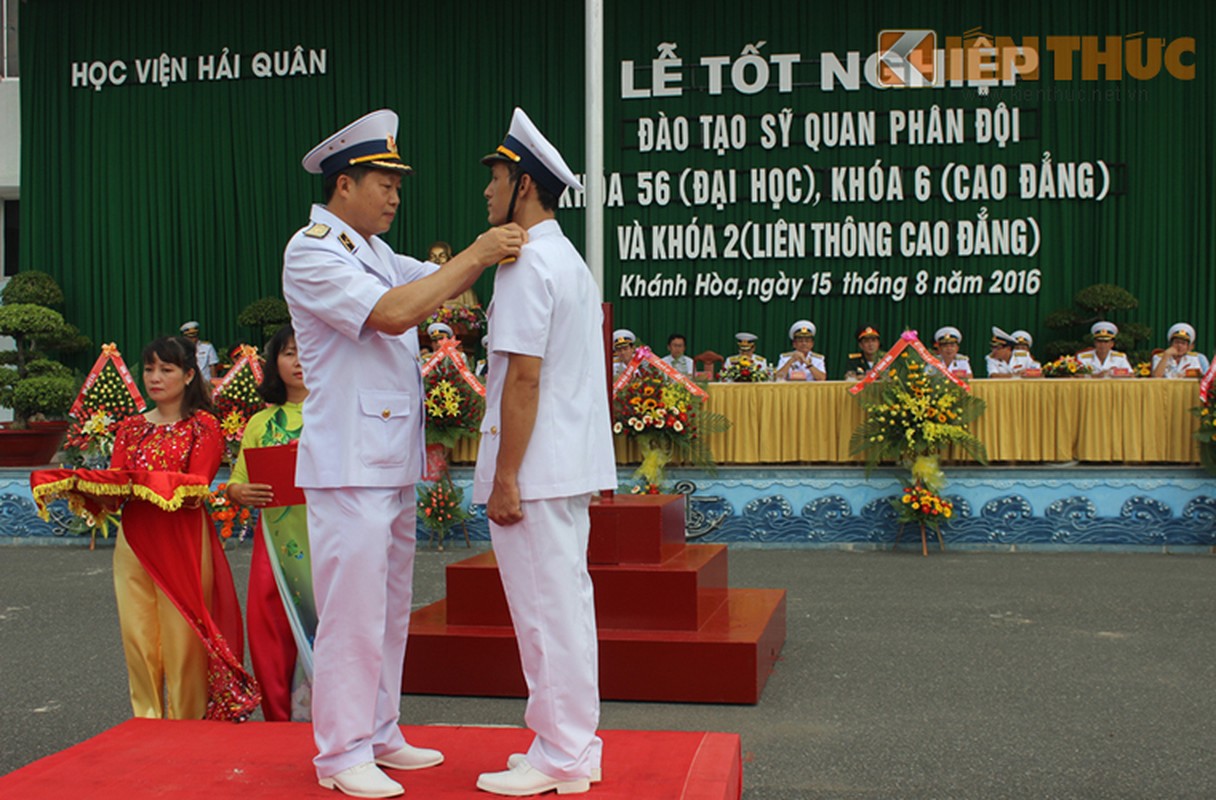 Khoanh khac dang nho le tot nghiep si quan Hai quan VN-Hinh-2