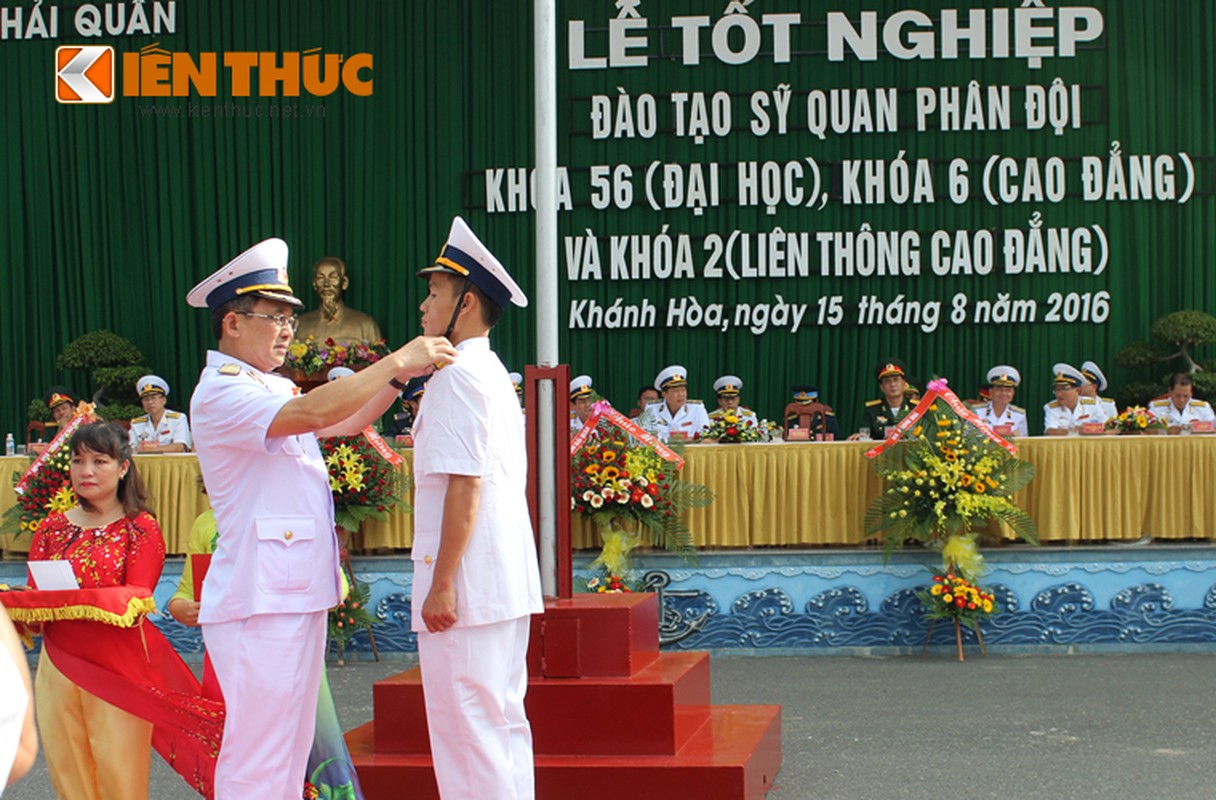 Khoanh khac dang nho le tot nghiep si quan Hai quan VN-Hinh-3