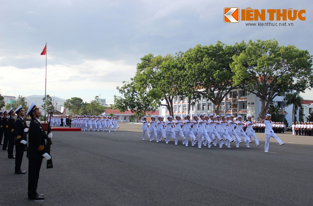 Khoanh khac dang nho le tot nghiep si quan Hai quan VN-Hinh-7