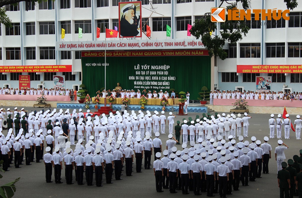 Khoanh khac dang nho le tot nghiep si quan Hai quan VN