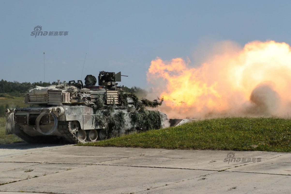 Khoanh khac uy dung xe tang M1A1 Abrams My khai hoa-Hinh-2