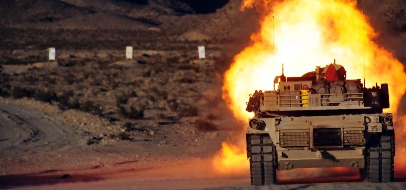 Khoanh khac uy dung xe tang M1A1 Abrams My khai hoa-Hinh-8